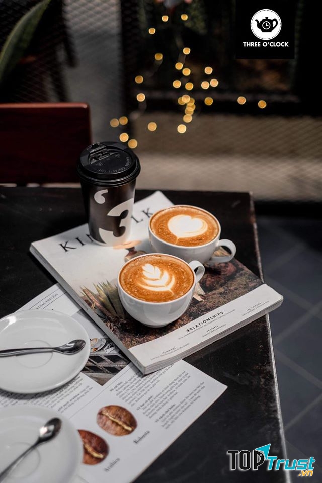 Three O'clock cũng phục vụ cả bánh ngọt đẹp và ngon