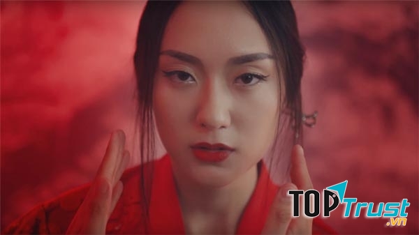 Vẻ đẹp ma mị, quyến rũ của Thu Anh