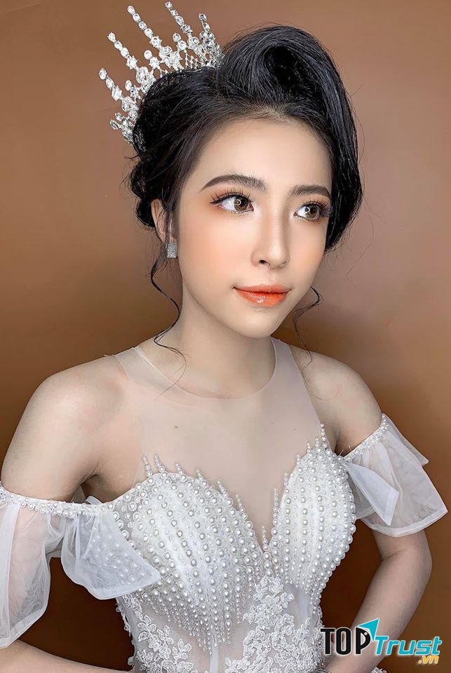 Thu Hương makeup