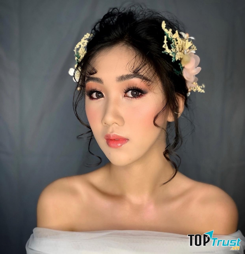 Thu Lien Huynh Make Up (Studio Tuấn Liên)