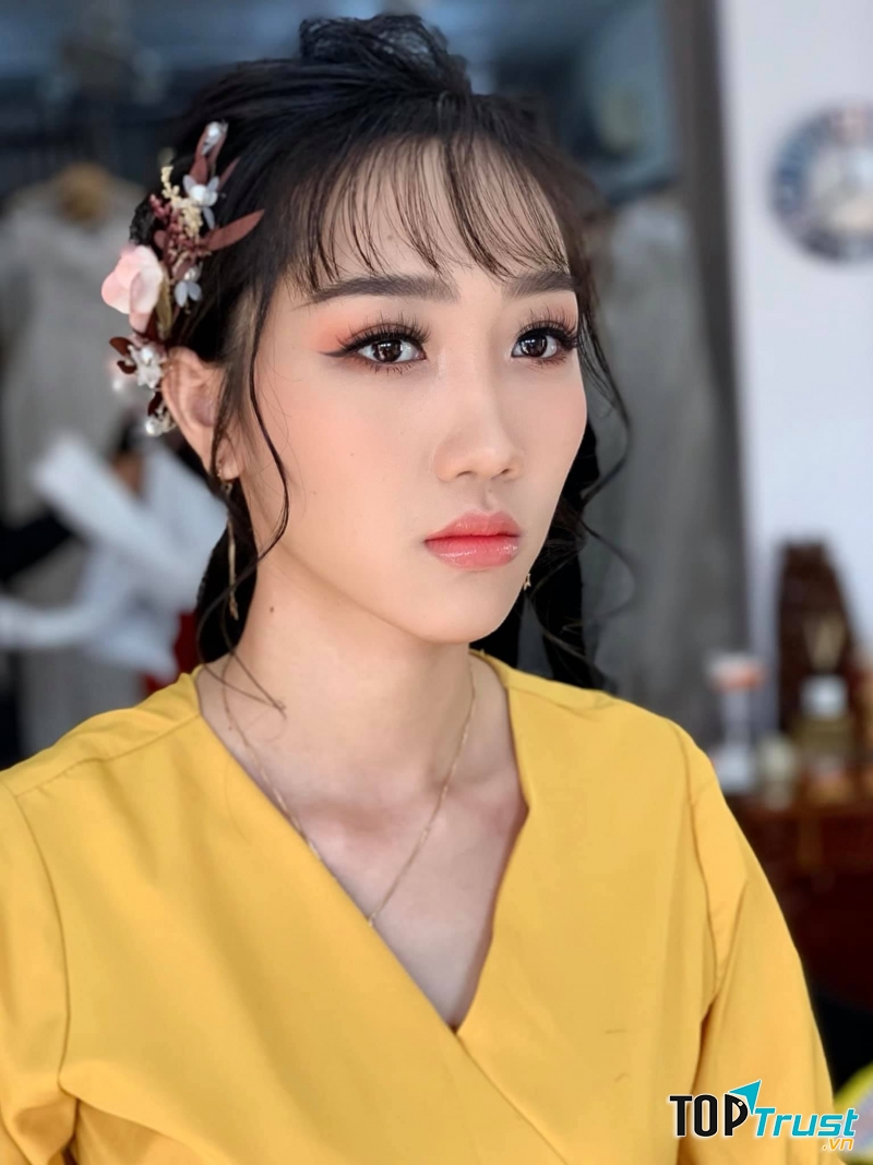 Thu Lien Huynh Make Up (Studio Tuấn Liên)