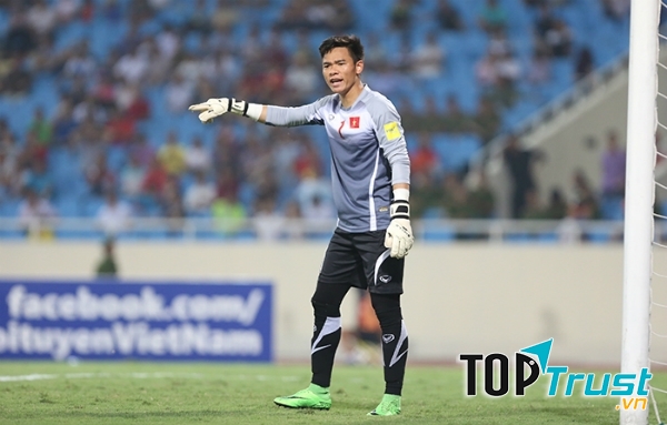 Thủ môn Trần Nguyên Mạnh, số áo 1