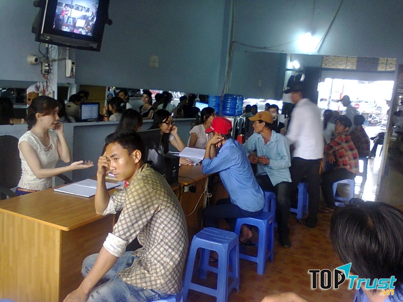 Thu phí tuyển dụng việc làm