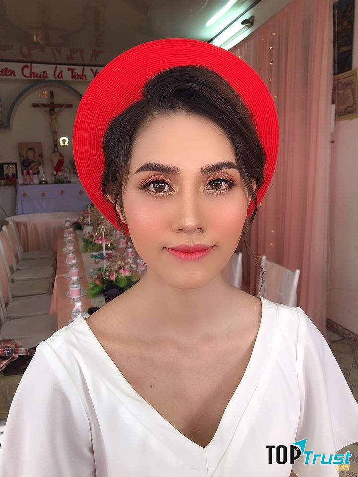 Thư Rosie Make Up Store
