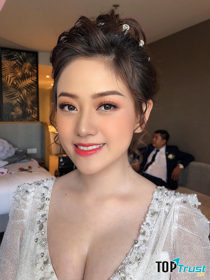 Thư Rosie Make Up Store