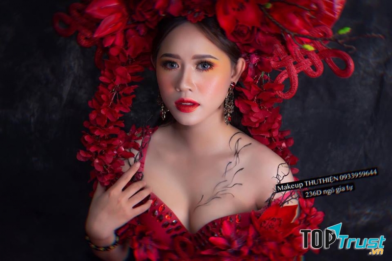 Thu Thiện make up