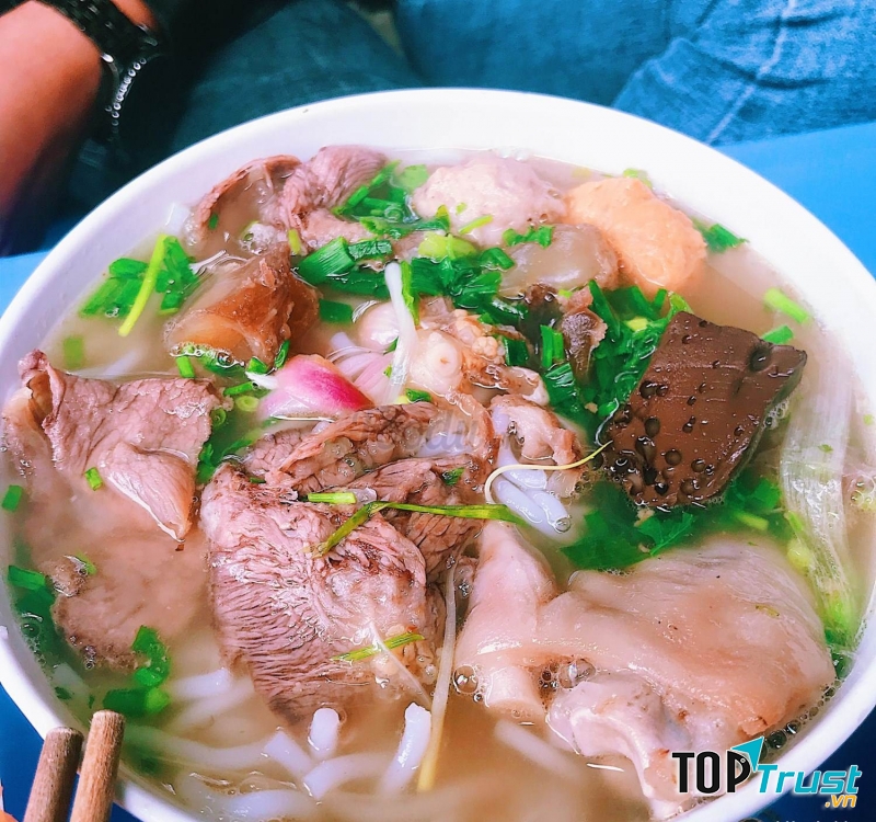 Bún bò Huế - Thu Thùy