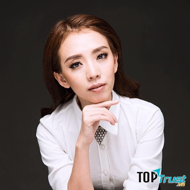 Nghệ sĩ Thu Trang