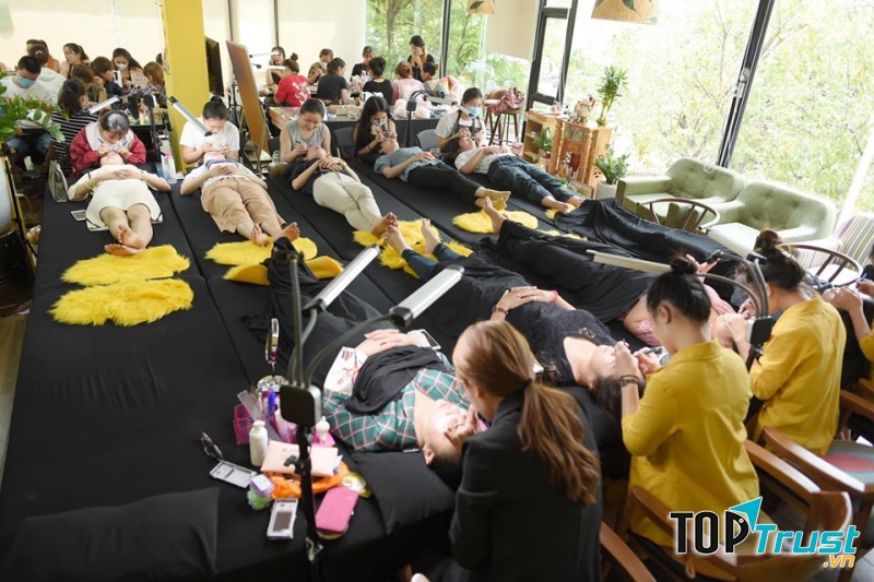 Thư Unie Beauty Academy