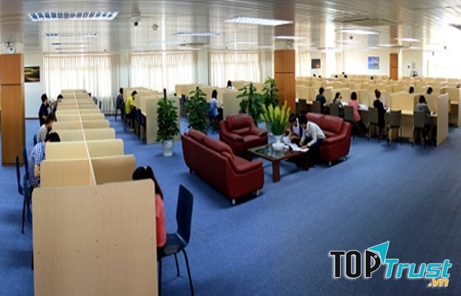 Phòng đọc thư viện trường Đại Học Thăng Long
