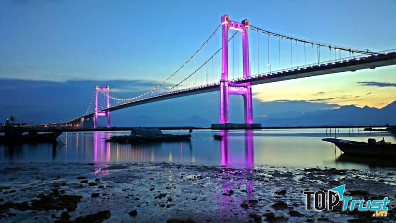 Cầu treo Thuận Phước vô cùng xinh đẹp và hùng vĩ