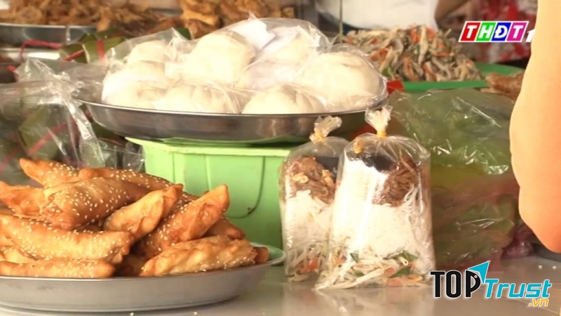 Thức ăn trong túi xốp