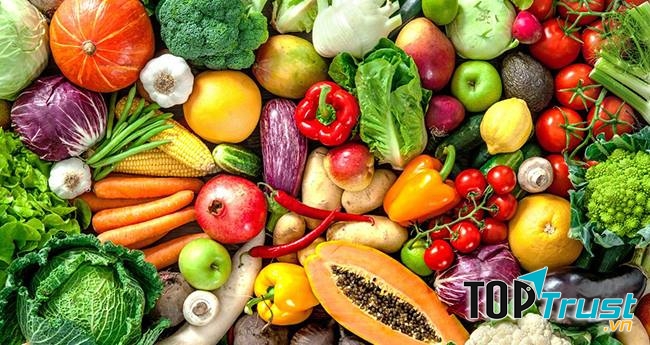 Beta caroten có nhiều trong rau củ có màu, đặc biệt là màu cam, xanh và đỏ như cà rốt, gấc, đu đủ, cà chua, bí đỏ, khoai lang,...