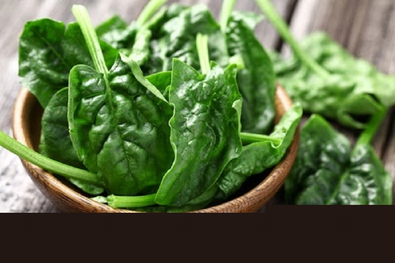 Rau chân vịt chứa nhiều acid folic và sắt giúp ngăn ngừa chứng chóng mặt