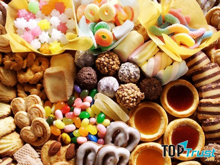 Lượng đường trong máu trở nên không ổn định và nhiều chị em có xu hướng thèm ăn đồ ngọt