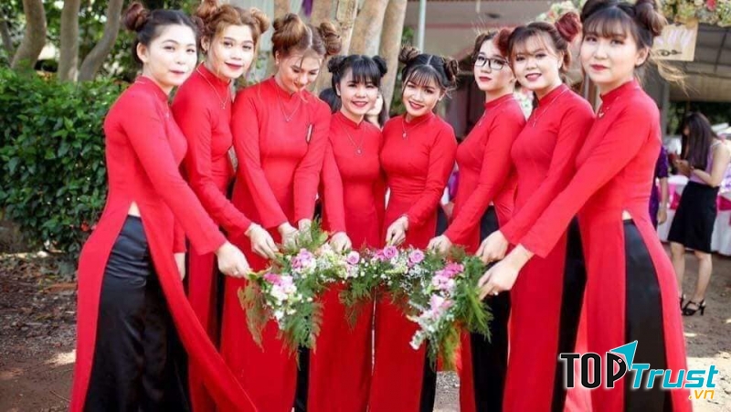 Thuê áo dài Linh Gia Le