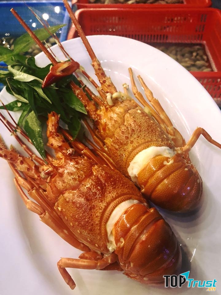 Bạn có thể ăn tại quán hoặc oder hải sản đã được làm sạch và tự chế biến theo cách của mình.