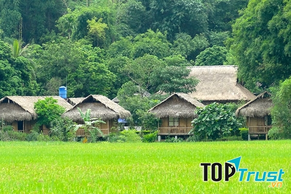 Nếp nhà sàn yên ả ở Mai Châu