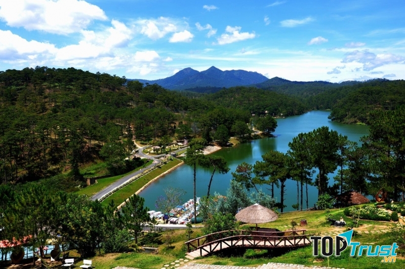 Toàn cảnh Thung lũng tình yêu từ trên cao nhìn xuống