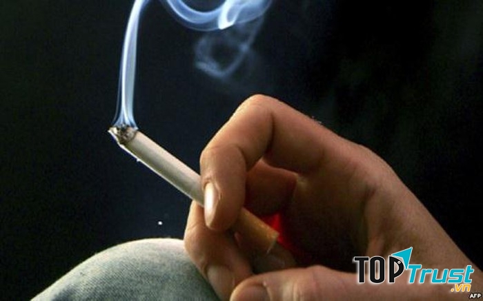 Thuốc lá “hút đi” vitamin C