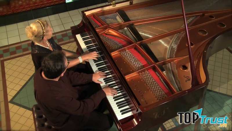 Kết cấu đặc sắc của đàn Piano hãng Stuart and Sons.