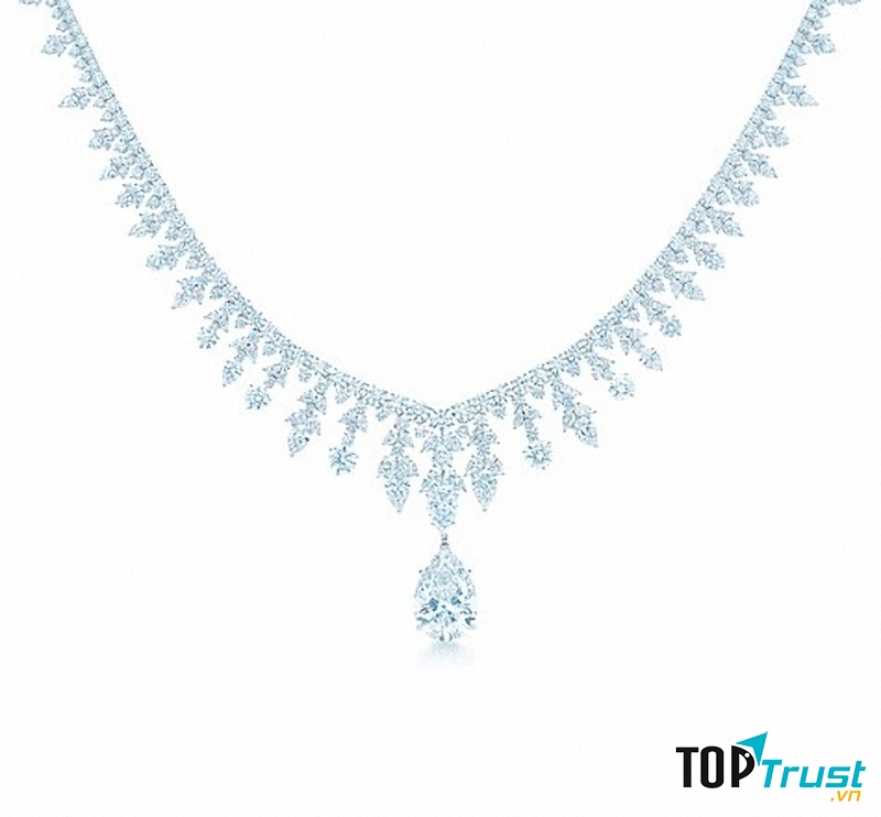 Chiếc vòng kim cương Majestic cuốn hút