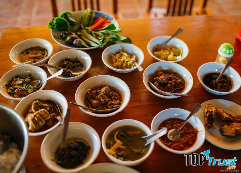 Suất buffet giá 70.000 đồng