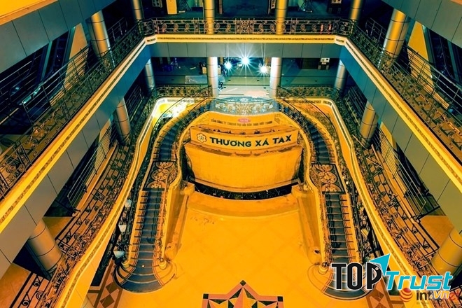 Bên trong thương xá