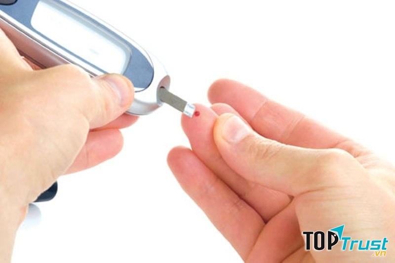 Kiểm tra lượng đường trong máu thường xuyên