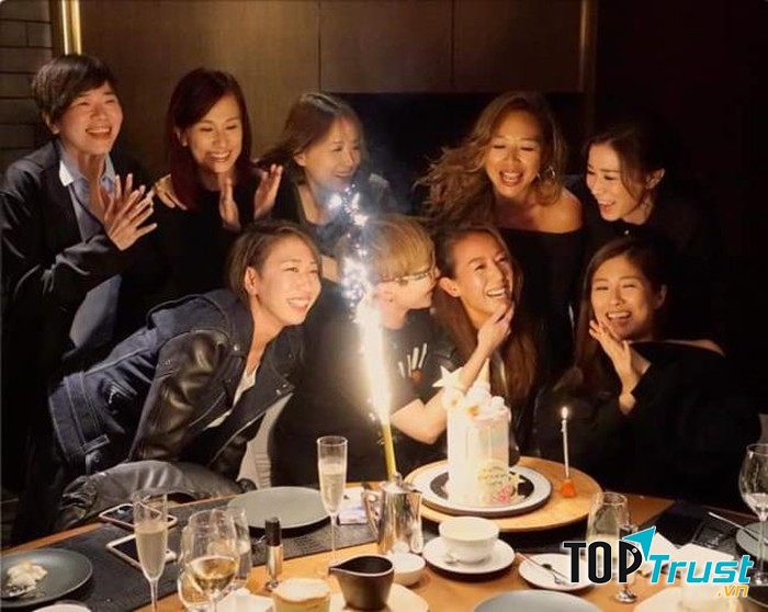 Tụ họp bạn bè quá nhiều