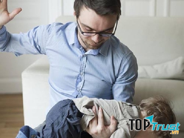 Ở Thụy Điển bố mẹ không được phép đánh vào mông con