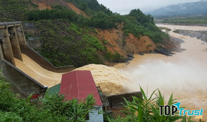 Thủy điện Hố Hô xả lũ tại miền Trung