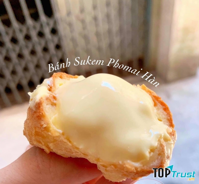 Bánh nhà Linh được rất nhiều người khen bởi hương vị thơm ngon khó cưỡng, ăn một lần là muốn ăn nữa.