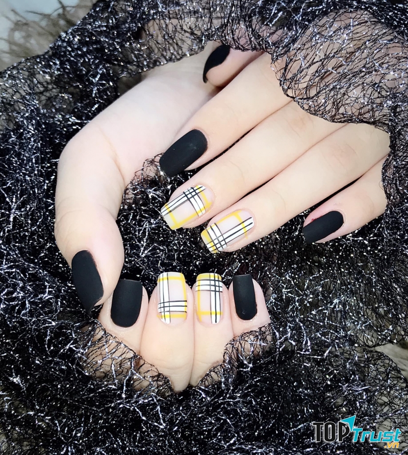 Thuỷ nail