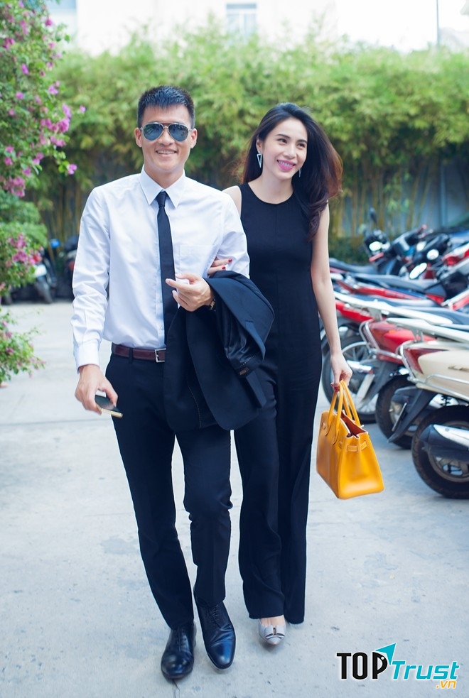 Hai vợ chồng luôn tình cảm khi cùng xuất hiện