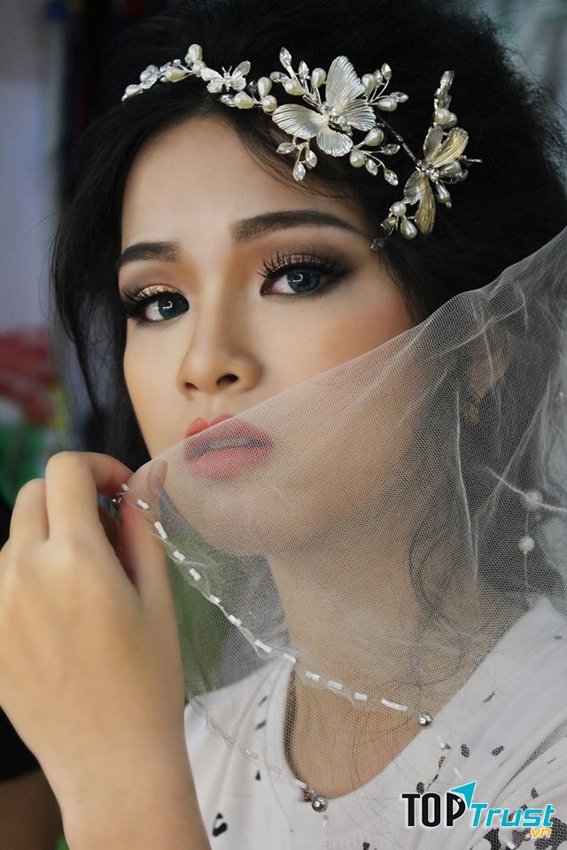 Với phương châm phục vụ: Thân thiện- nhiệt tình- chu đáo và Chất lượng là ưu tiên hàng đầu, Thùy Trâm Wedding cam kết mang lại những giá trị tốt đẹp nhất cho khách hàng