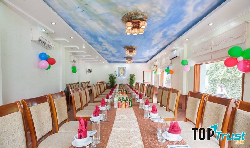 Không gian nhà hàng