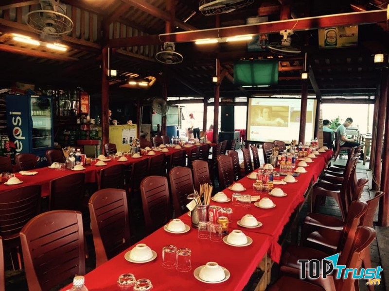 Không gian sang trọng, thoáng mát tại Thủy Triều Quán