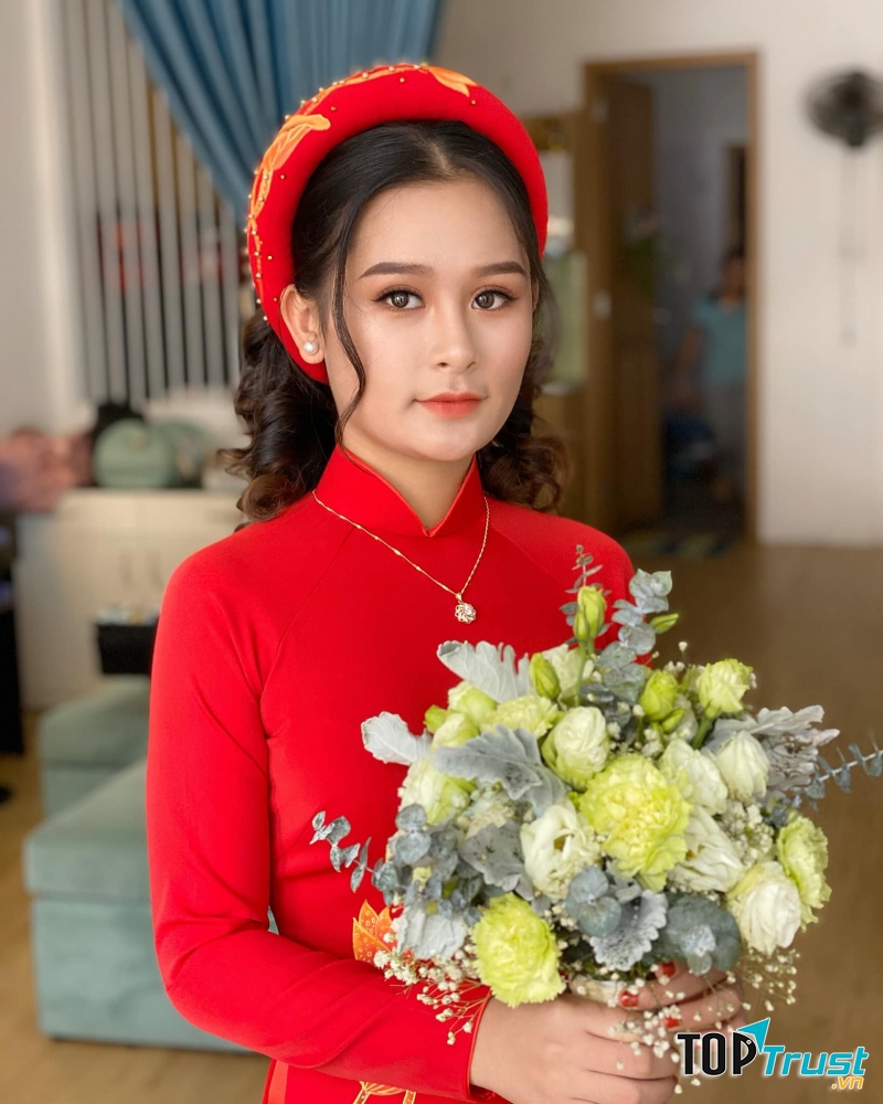 Thùy Võ make up (QueenLove Studio)