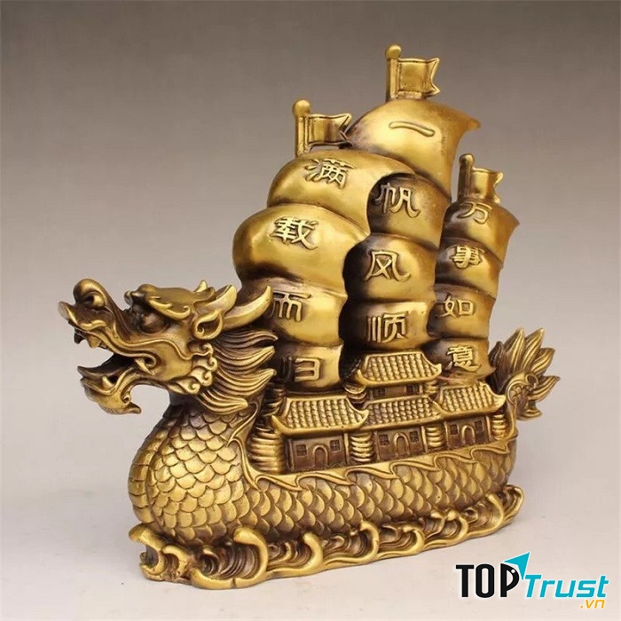 Thuyền buồm đầu rồng