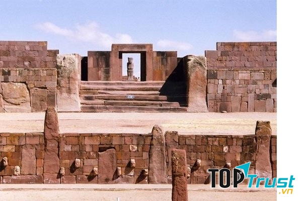 Tihuanaco (hay Tiwanaku) là một bí ẩn lớn cho khoa học bởi độ tuổi và công nghệ đá đặc biệt của nó