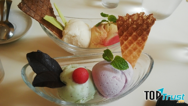 Trang trí của kem Tiamo.