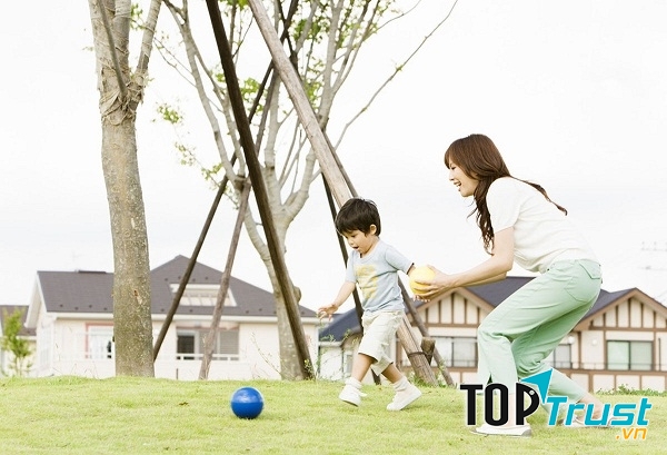 Cha mẹ Nhật tích cực cho trẻ vận động nâng cao thể chất