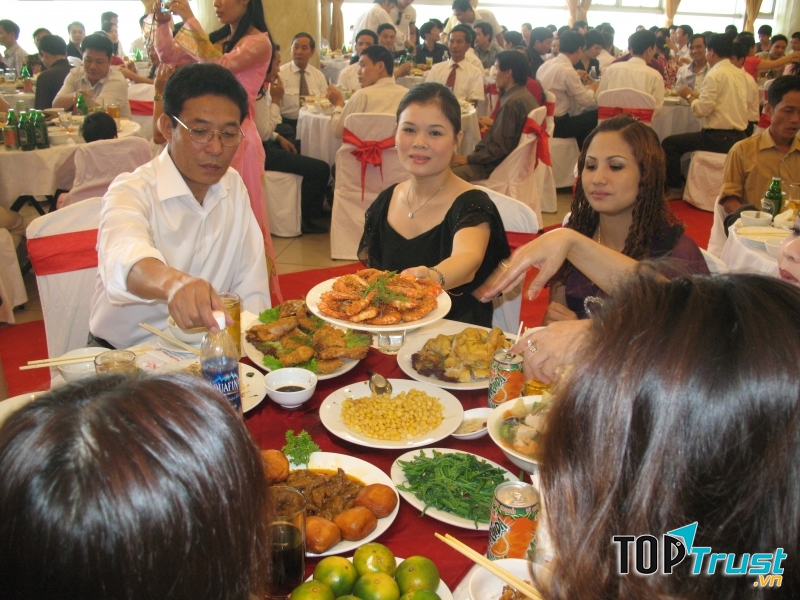 Bàn tiệc Anh Quân