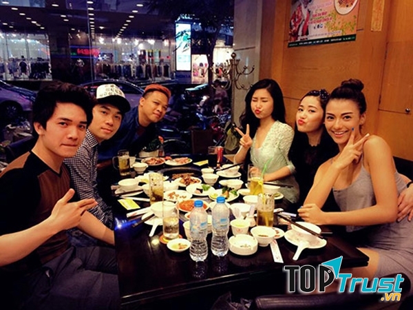 Tiệc tùng nhiều hơn nhưng con người lại cô đơn hơn.