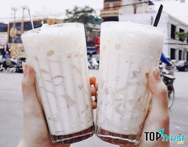 Dừa dầm tại tiệm ăn của nàng
