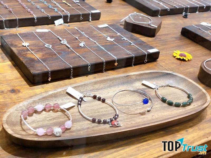 Tiệm bạc 21 Centimeters