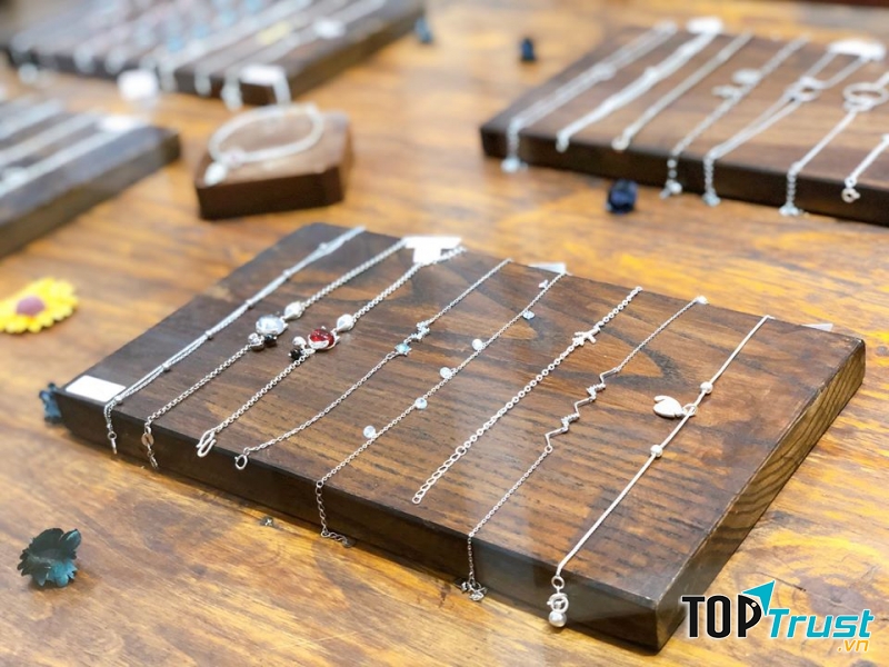 Tiệm bạc 21 Centimeters