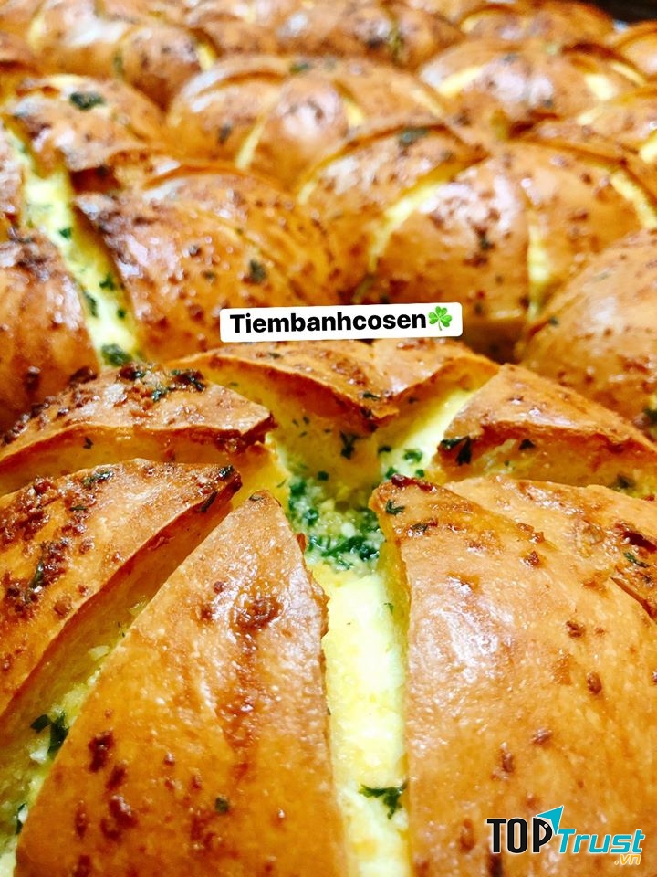 Vì bánh được chuẩn bị vừa đủ số lượng khách đặt nên sẽ không có bánh dư, đồng nghĩa với những chiếc bánh do Tiệm bánh cô Sen mang đến đều tươi mới. ﻿