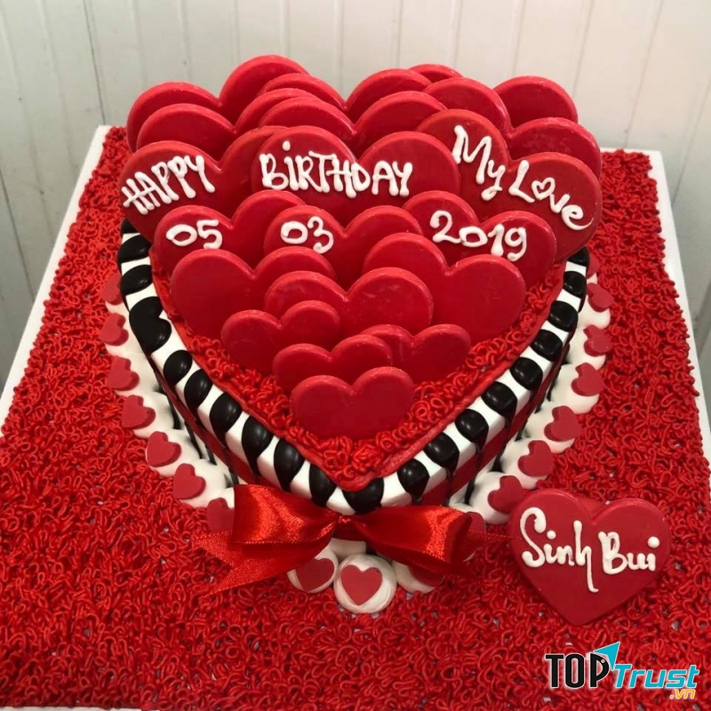 Đến với bánh kem Tiến, bạn sẽ được lựa chọn muôn vàn kiểu bánh từ truyền thống đến các kiểu bánh ngộ nghĩnh đáng yêu hay là sang trọng từ vẽ hình đến in ảnh tất cả đều sử dụng chất liệu ăn được